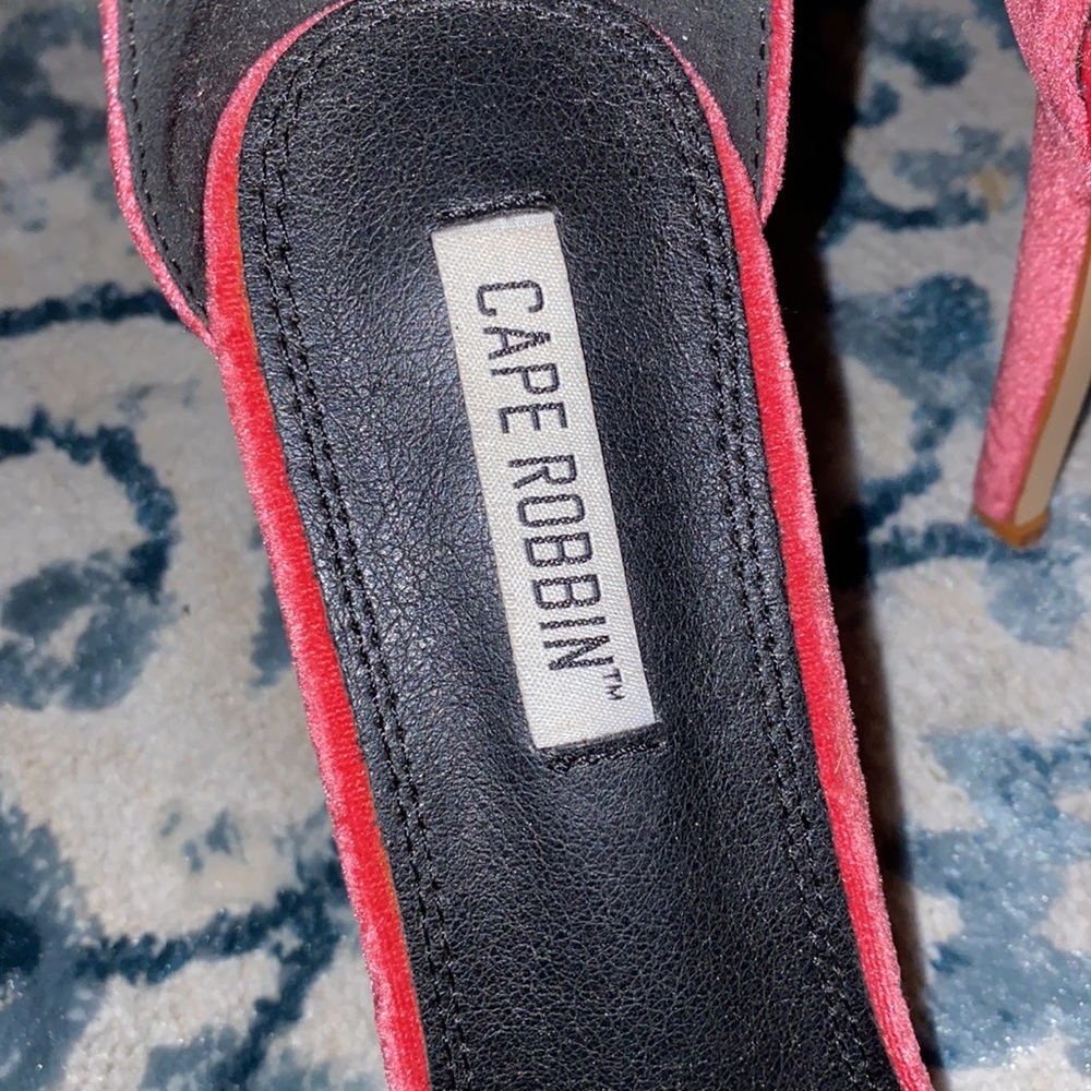 Cape Robbin Sandal’s - Picture 4 of 7